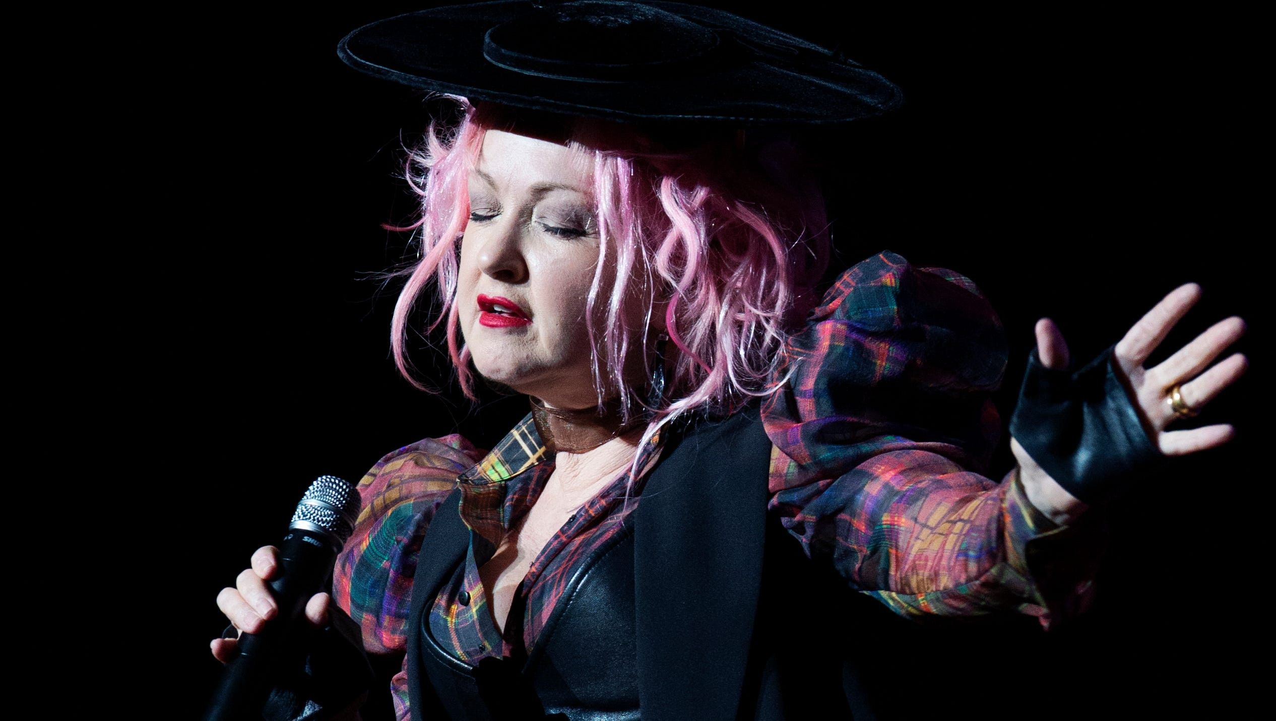 Cyndi Lauper True Colors performance