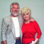 Kenny Rogers and Dolly Parton performing Islands in the Stream, a hit song from 1983