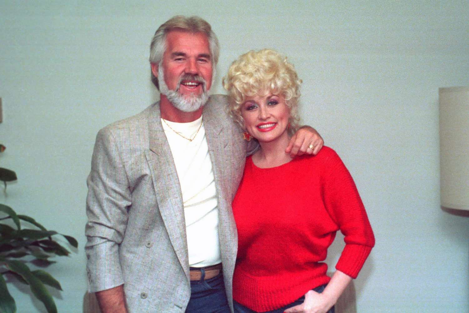 Kenny Rogers and Dolly Parton performing Islands in the Stream, a hit song from 1983