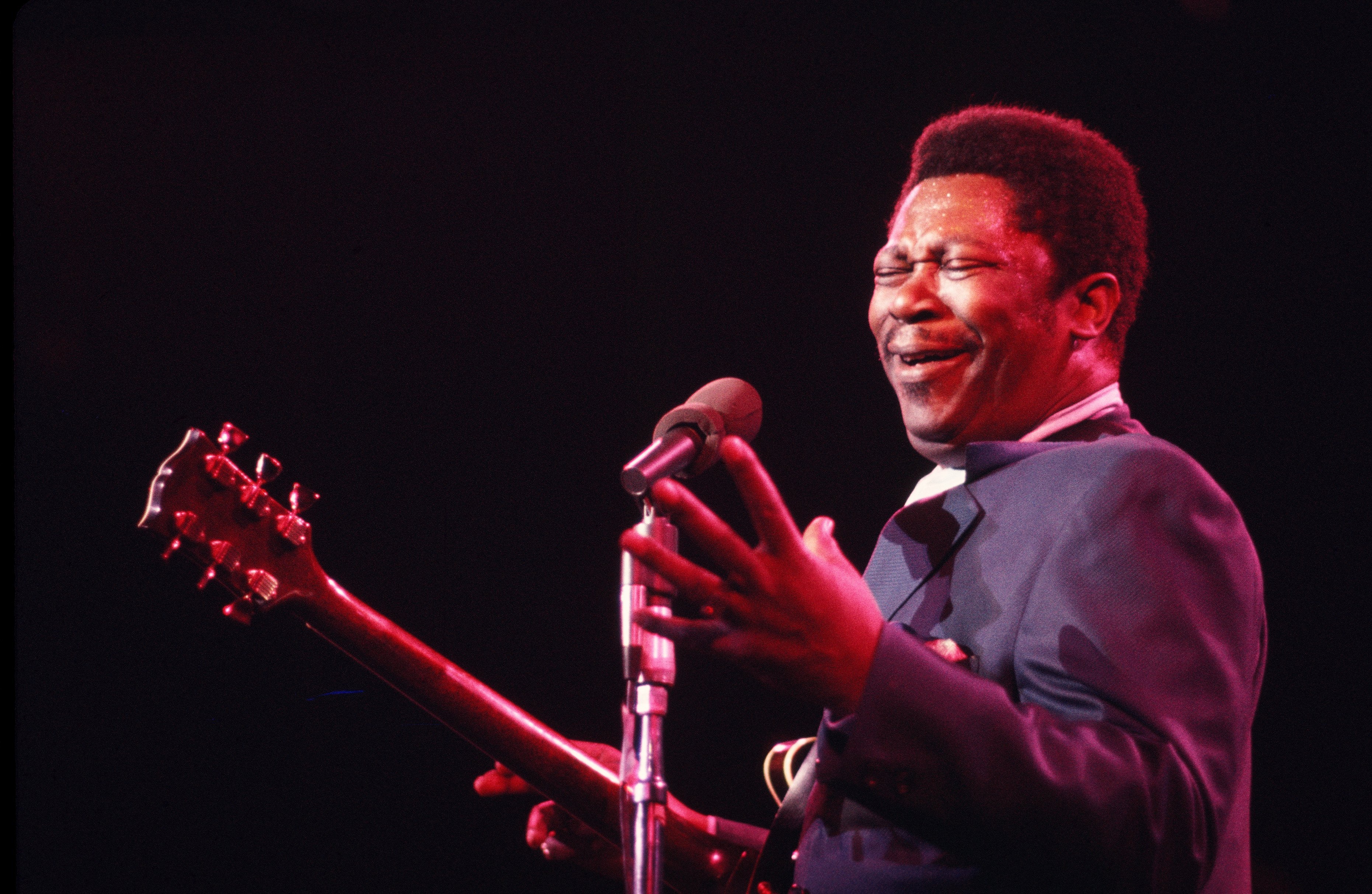 BB King in a reflective pose, highlighting his mature stage presence and the depth of emotion in his music.